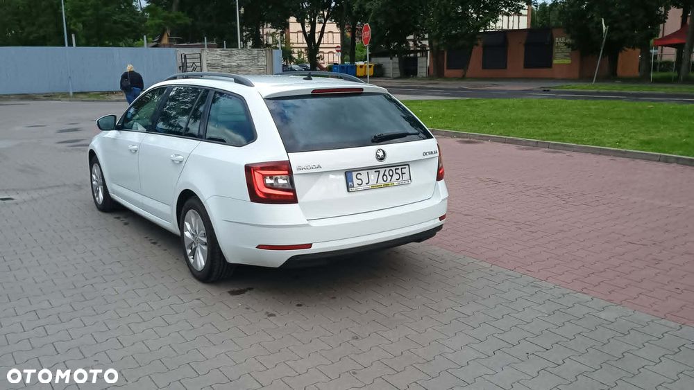 Skoda Octavia 1.6 TDI DSG Ambition - 3
