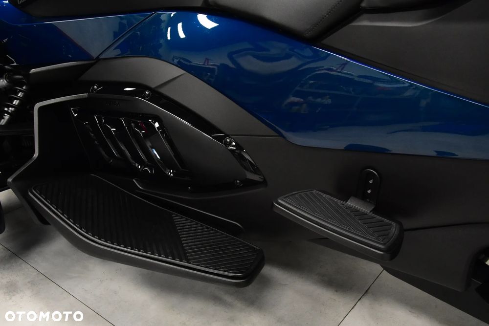 Can-Am Spyder - 24