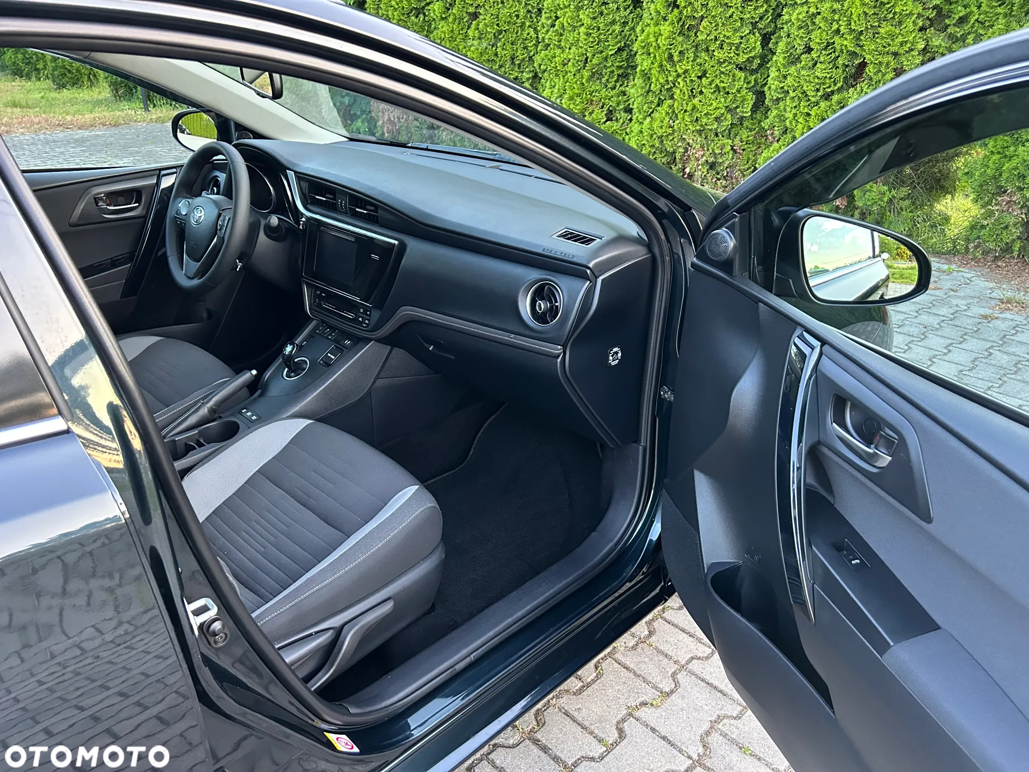 Toyota Auris Hybrid 135 Premium - 24