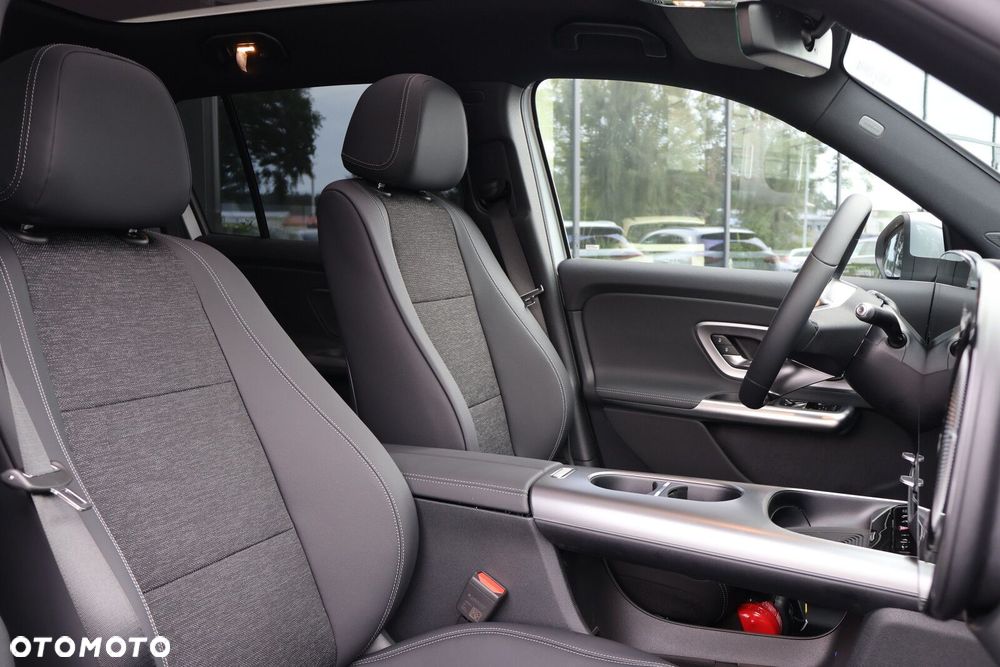 Mercedes-Benz GLB - 12