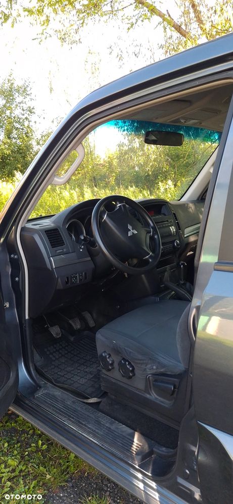 Mitsubishi Pajero - 9