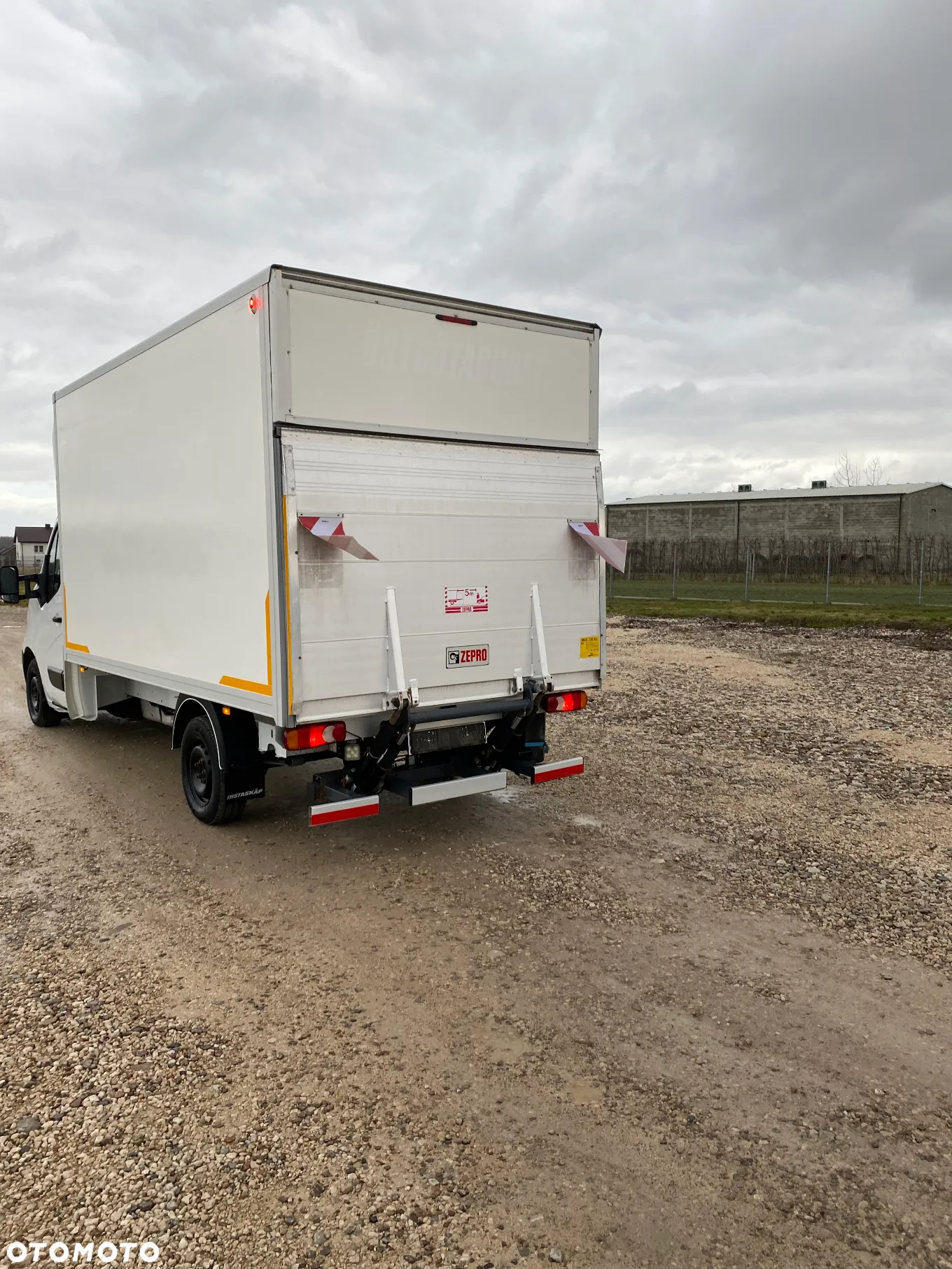 Nissan NV 400 - 8