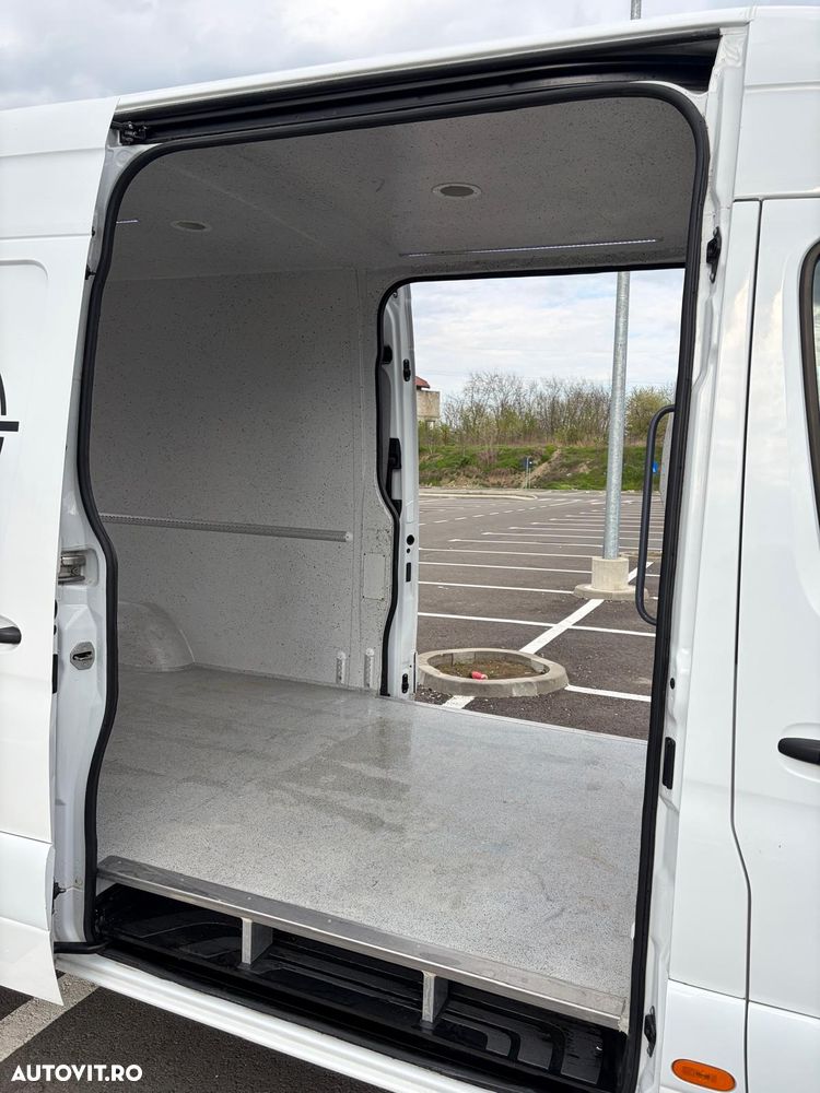 Mercedes-Benz SPRINTER 319 - 9