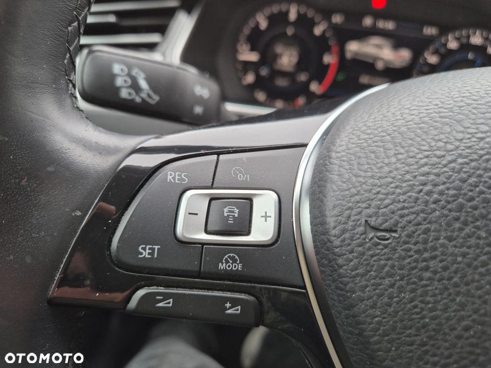 Volkswagen Passat 1.6 TDI BMT Comfortline - 16