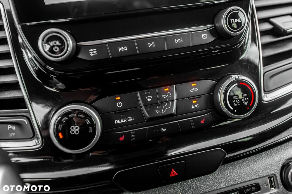Ford Tourneo Custom 2.0 EcoBlue L1 Titanium SelectShift - 24