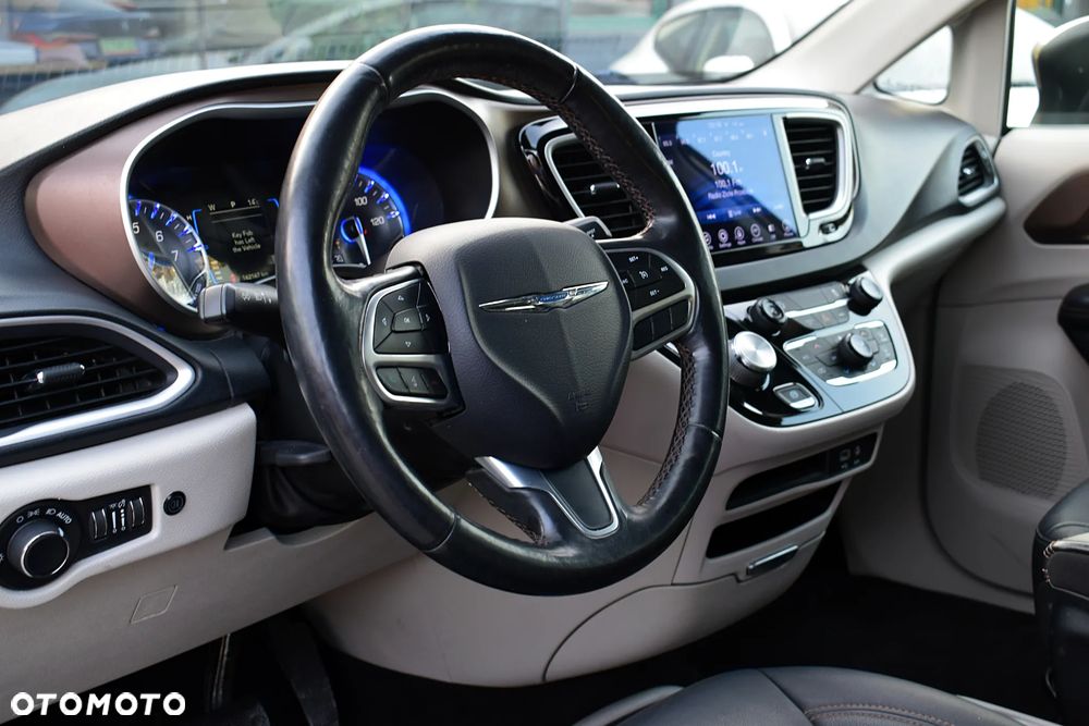 Chrysler Pacifica - 4