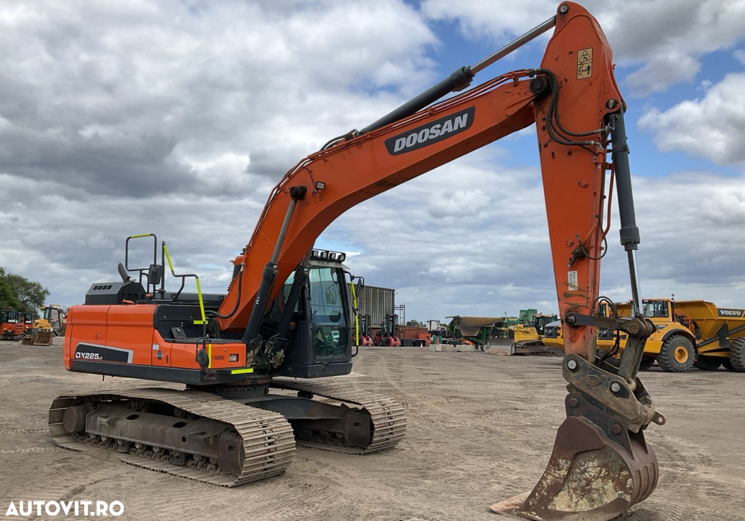 Doosan DX225LC-5 Excavator - 4