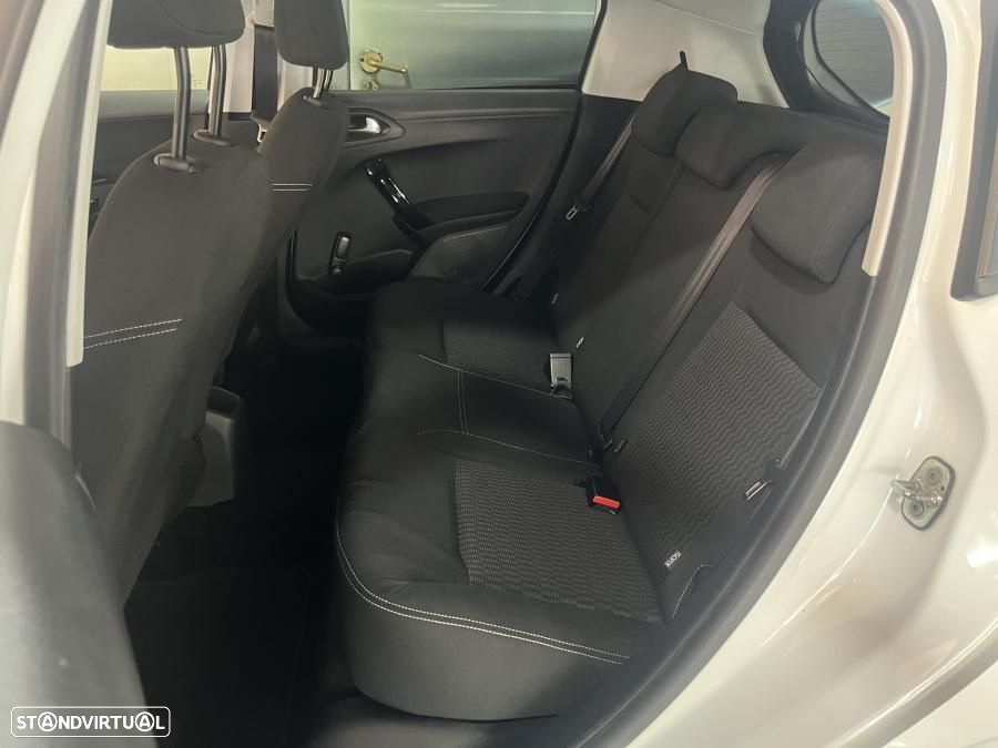Peugeot 208 1.2 PureTech Active - 20