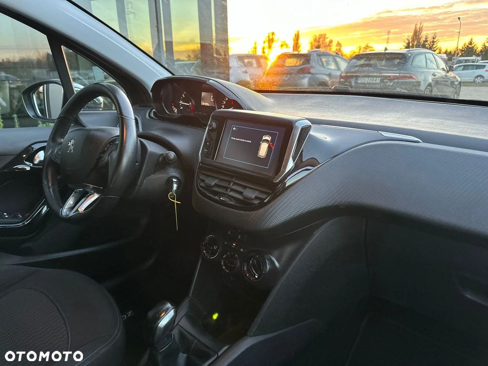 Peugeot 208 - 15