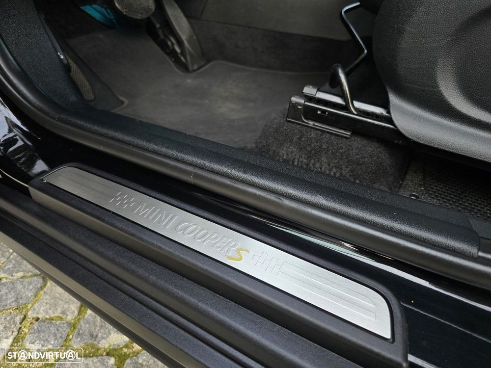 MINI Countryman Cooper SE Premium Essential Auto - 39