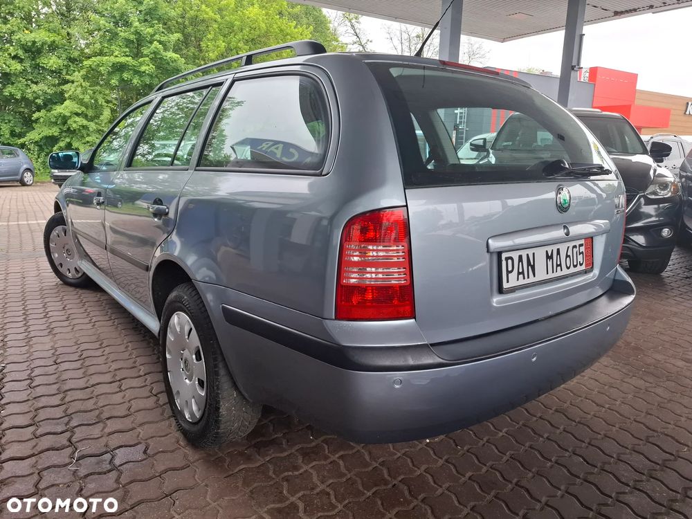 Skoda Octavia 1.6 Combi Ambiente - 14