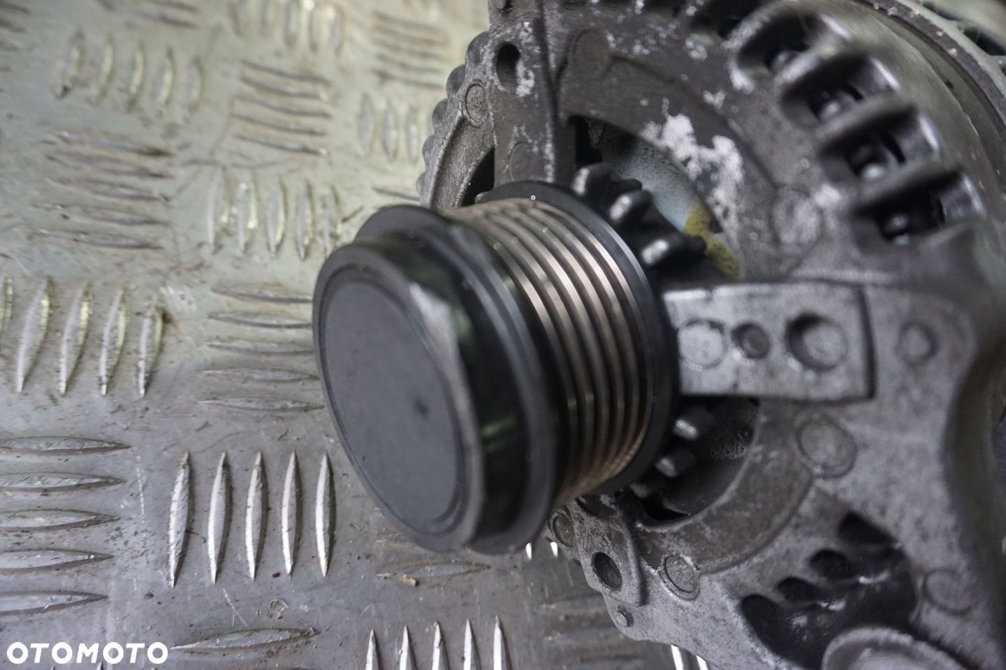 ALTERNATOR 1,33 BENZYNA TOYOTA AURIS 06-12 - 1