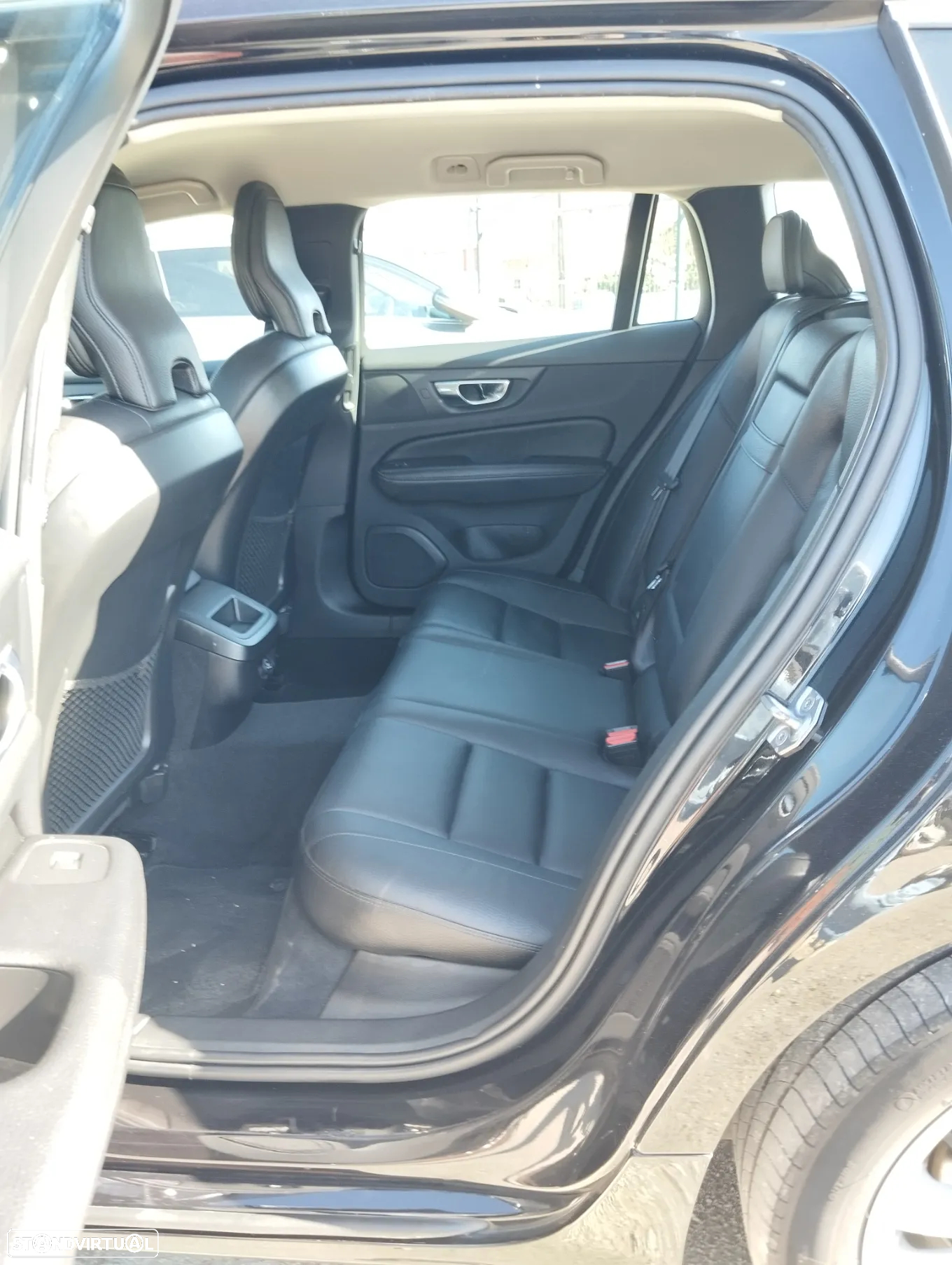 Volvo V60 2.0 D3 Momentum Geartronic - 10