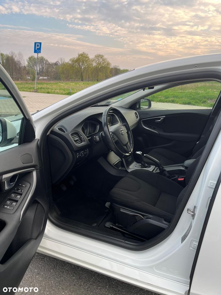 Volvo V40 - 25