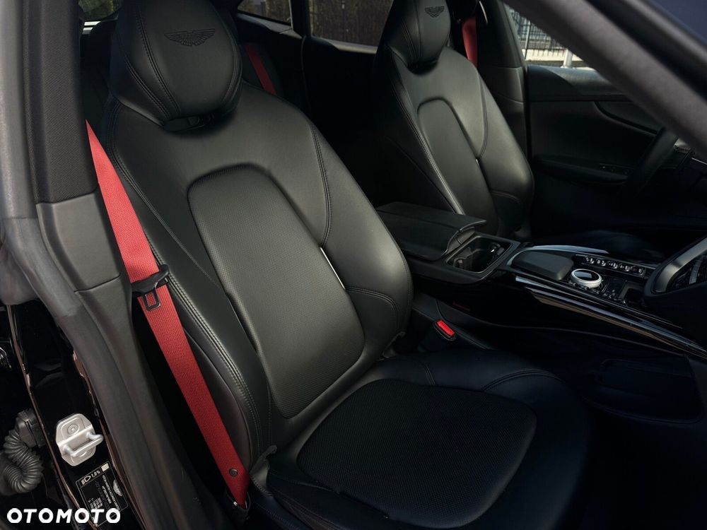 Aston Martin DBX - 9