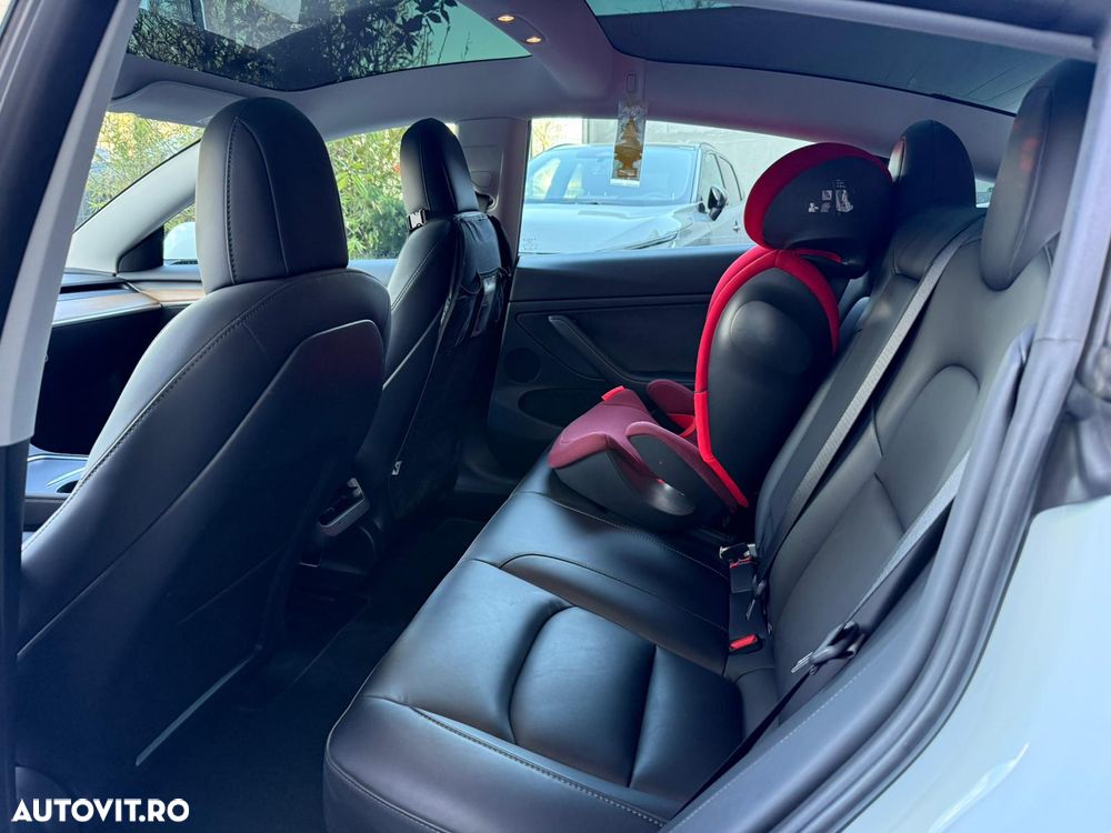 Tesla Model 3 - 11