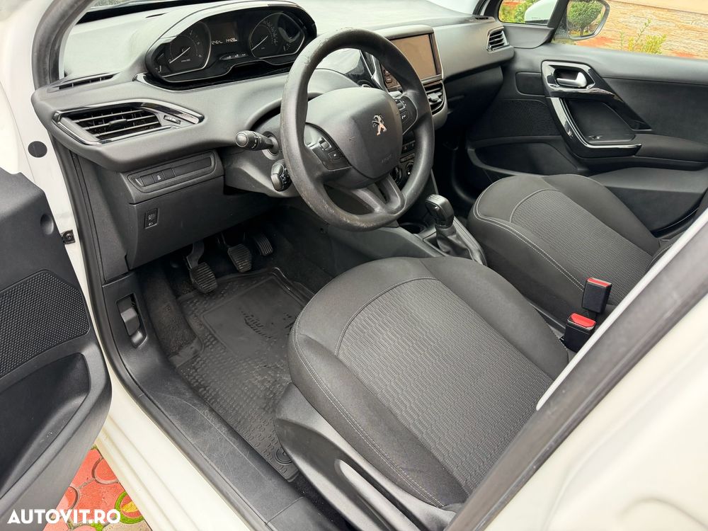 Peugeot 208 - 13