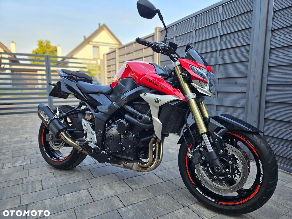 Suzuki GSR - 1