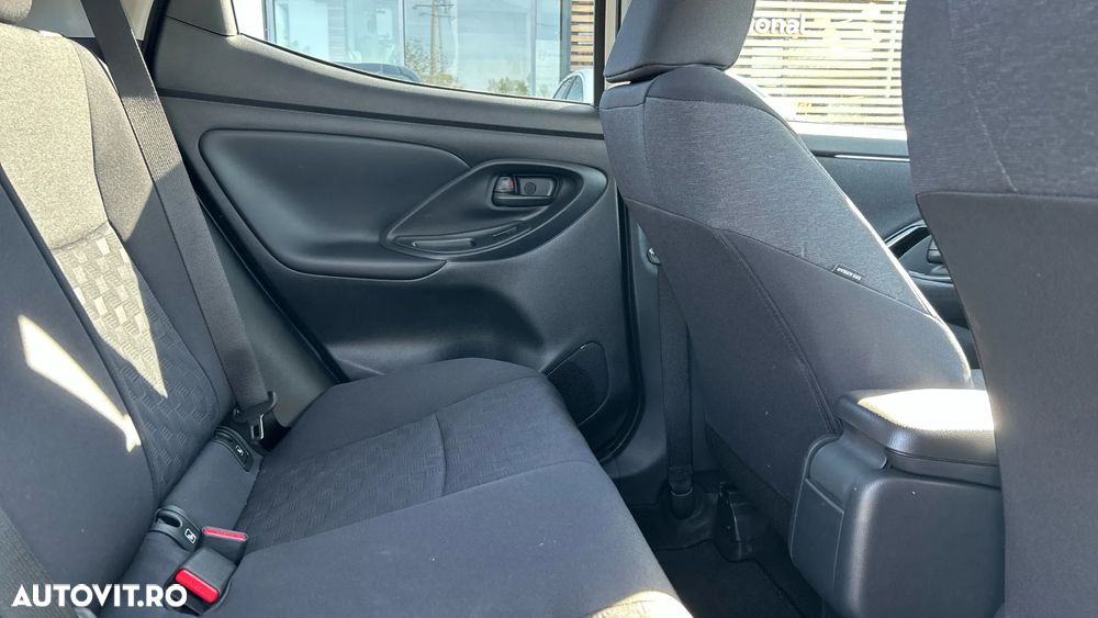 Toyota Yaris 1.5 VVT-i HSD Dynamic - 9