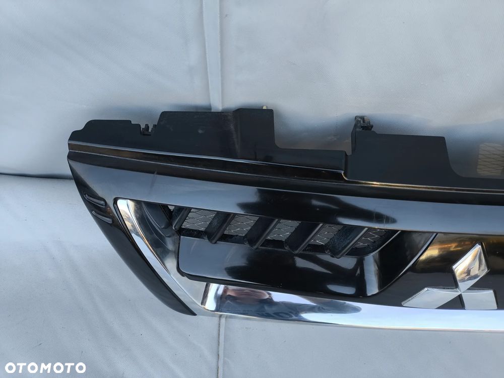 MITSUBISHI PAJERO III GRILL ATRAPA MN117713/4 - 2