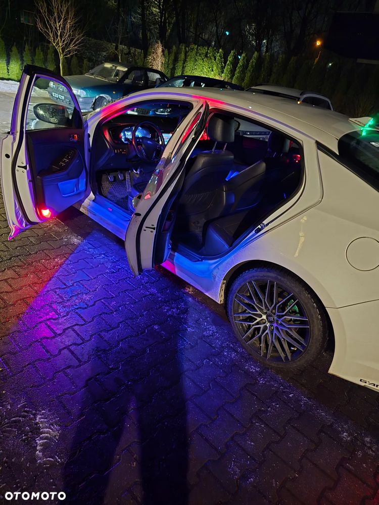 Kia Optima 2.0 L - 11