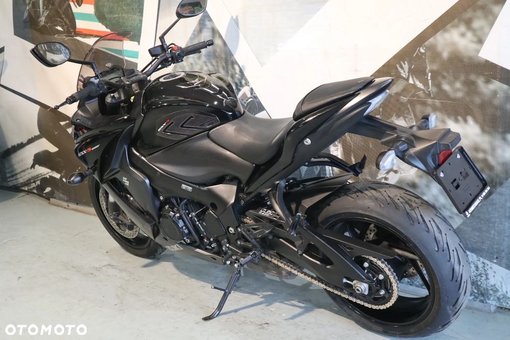 Suzuki GSX - 10