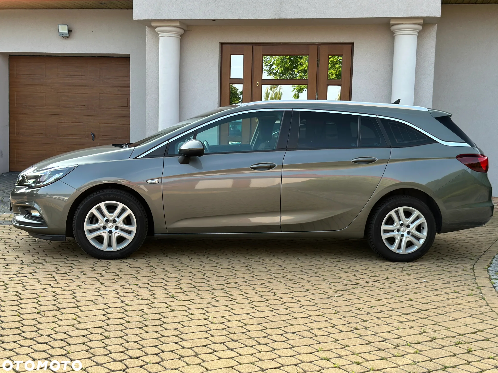 Opel Astra V 1.4 T Elite - 9