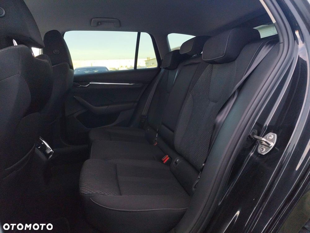 Skoda Octavia 2.0 TDI Style DSG - 11