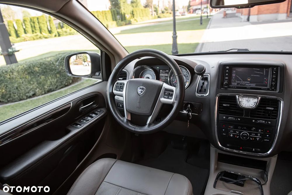 Lancia Voyager 2.8 CRD16v Platinum - 28