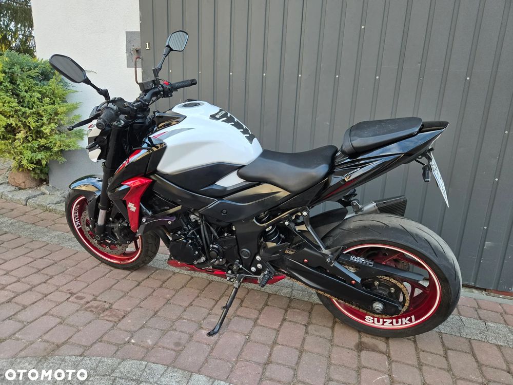 Suzuki GSX - 15