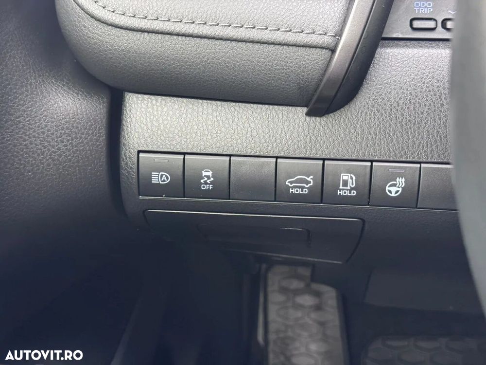 Toyota Camry - 22