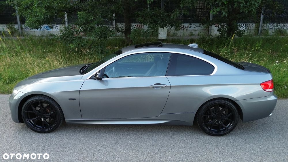 BMW Seria 3 325i - 4