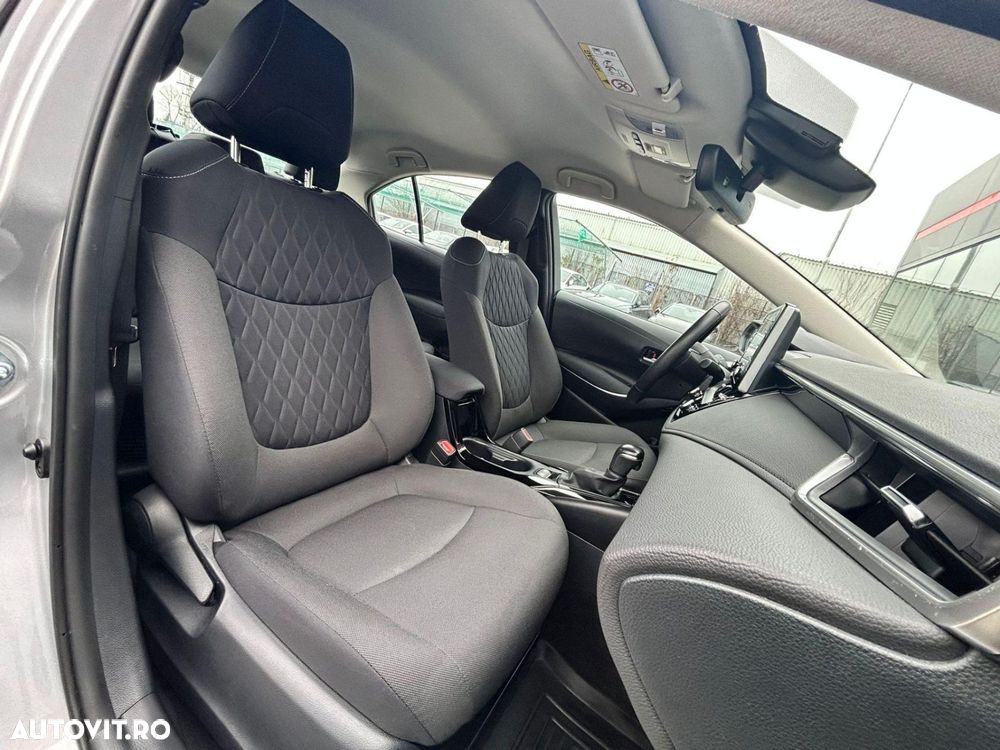 Toyota Corolla 1.8 HSD Business - 17