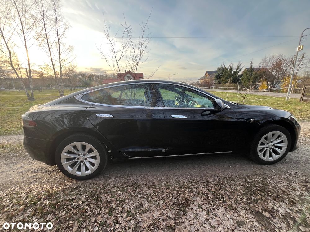 Tesla Model S - 6