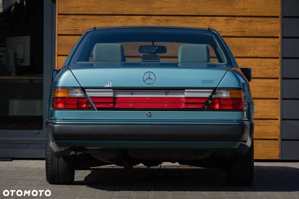 Mercedes-Benz W124 (1984-1993) - 40