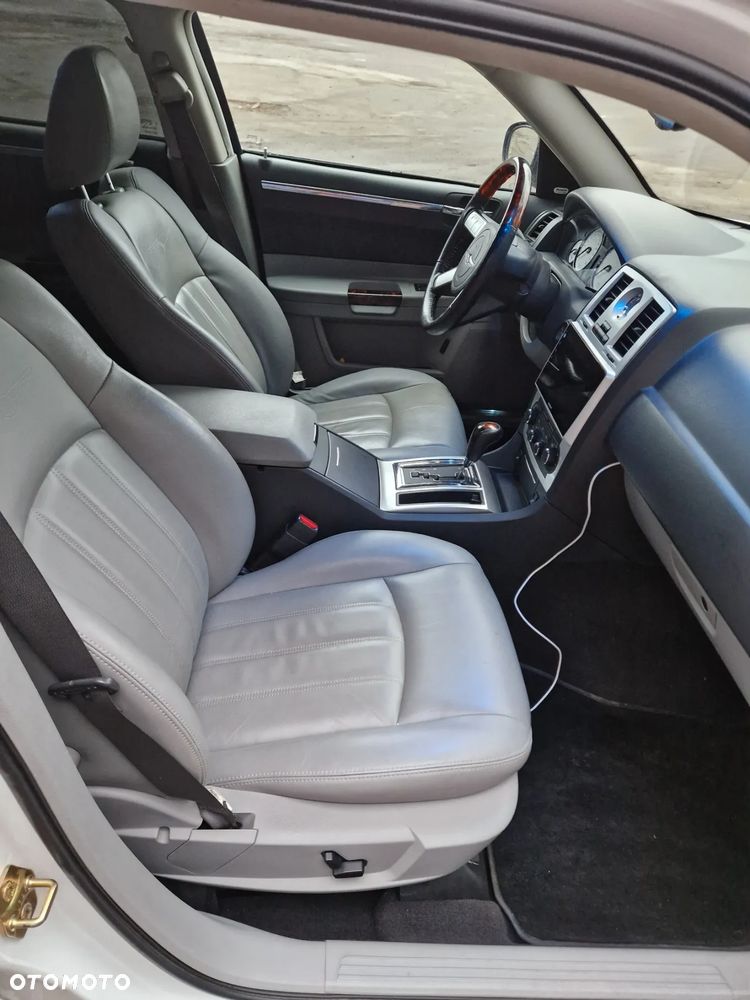 Chrysler 300C 5.7 V8 HEMI AWD Automatik - 7