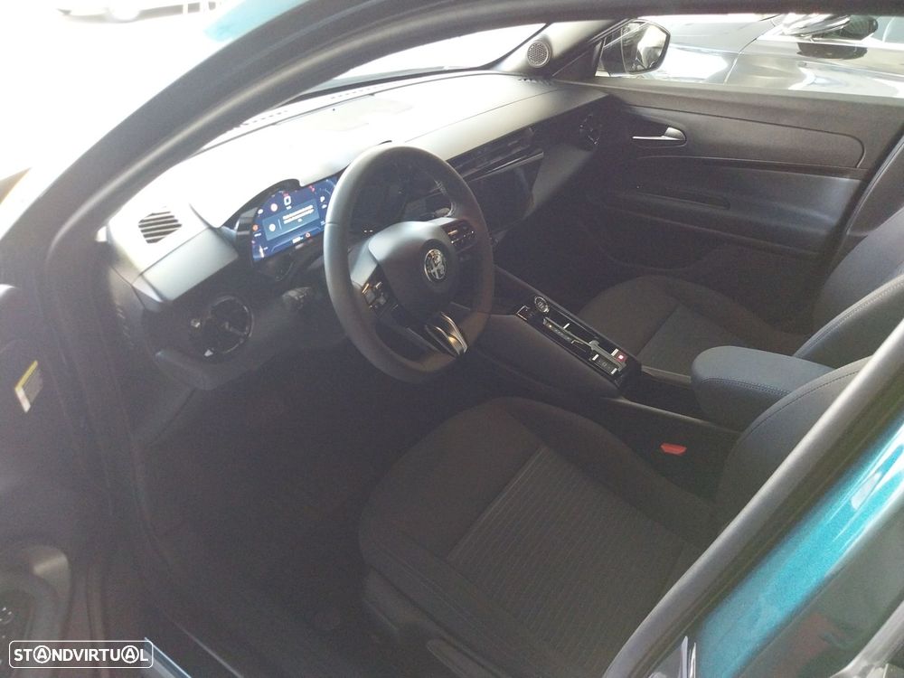 Alfa Romeo Junior 1.2 Ti Q4 eDCT6 - 6
