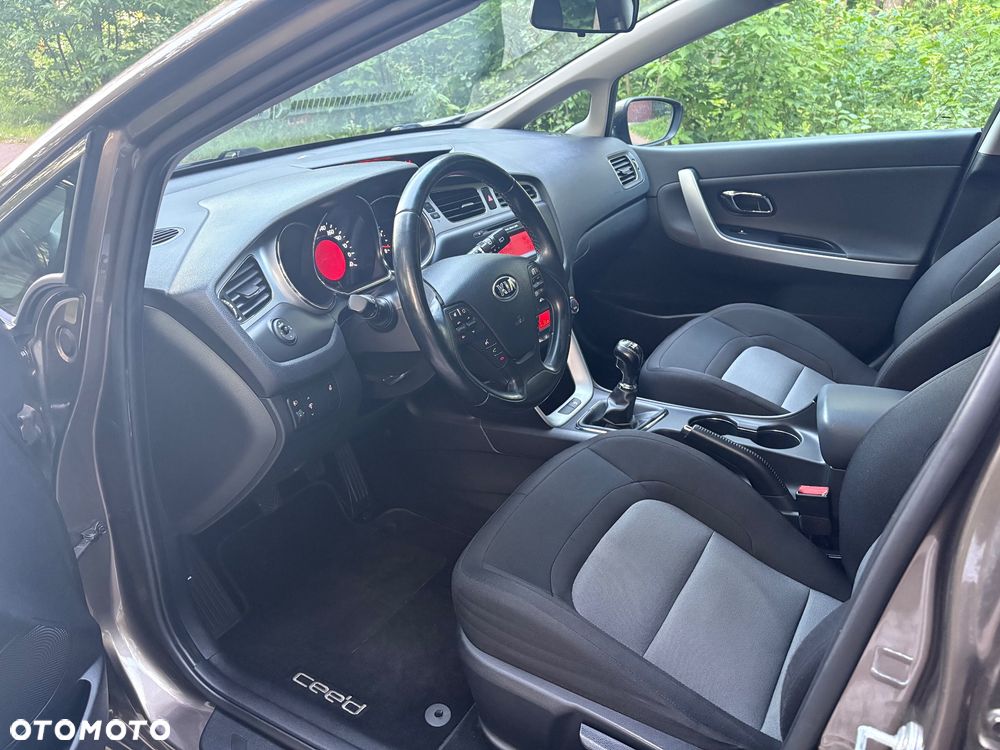 Kia Ceed 1.6 GDI L Business Line - 19