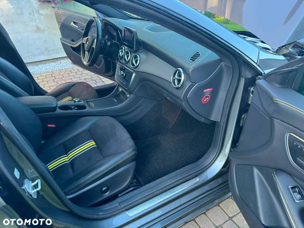 Mercedes-Benz CLA 250 7G-DCT AMG Line - 23