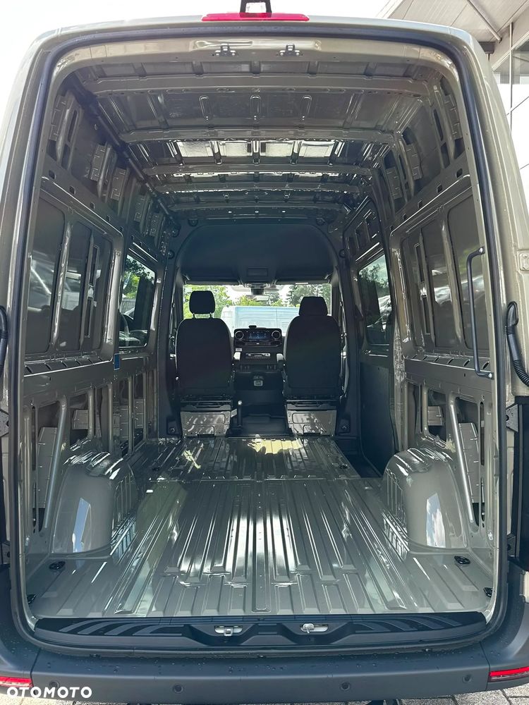 Mercedes-Benz Sprinter - 11