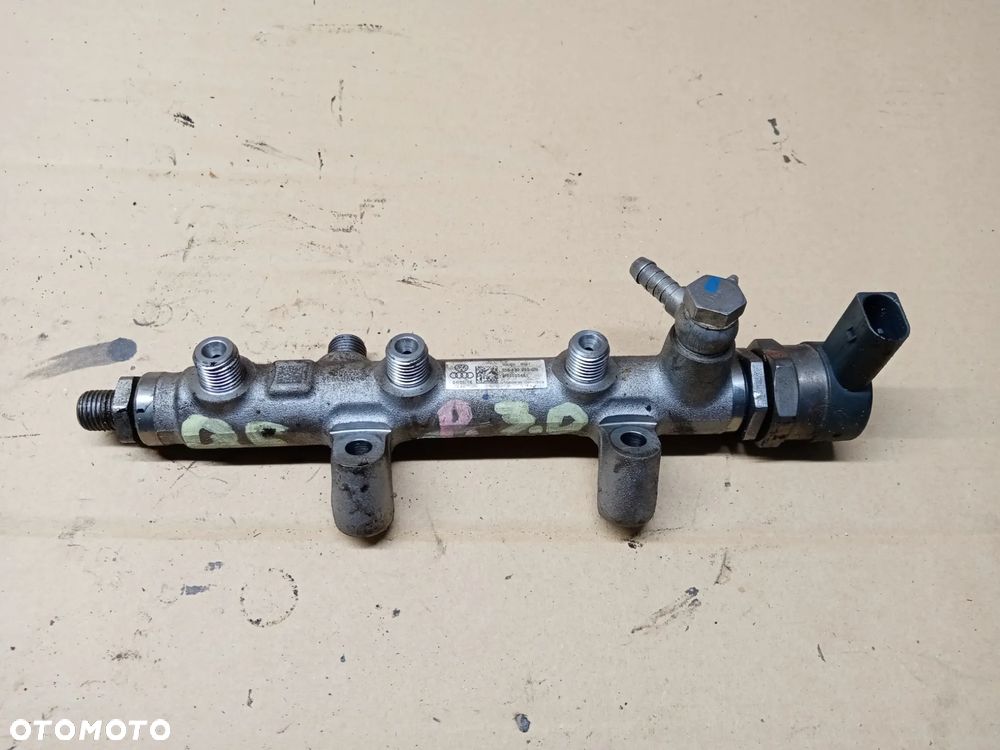 Listwa wtryskowa czujnik Audi Q5 3.0 TDI CTB 057130764AE 059130090CN - 1