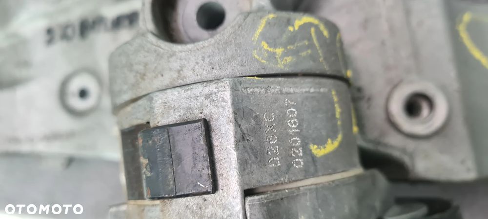 FORD EDGE ŁAPA WSPORNIK ALTERNATORA FORD 2.0TDCI  DS7Q-8D611-AH  DS7Q8D611AH - 6