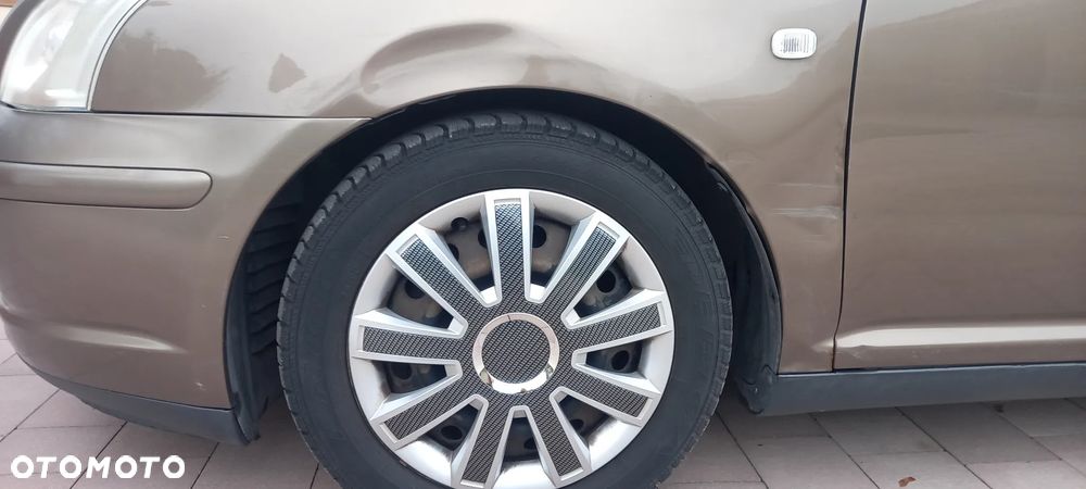 Toyota Avensis 1.8 VVT-i Luna - 10