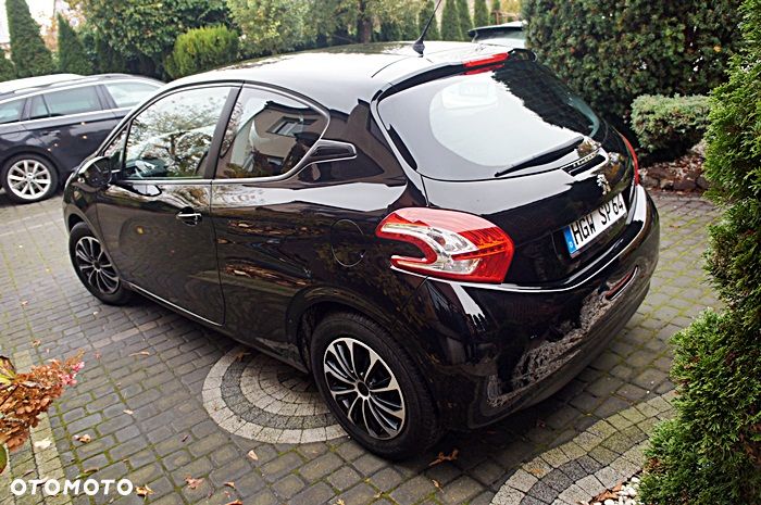 Peugeot 208 - 11