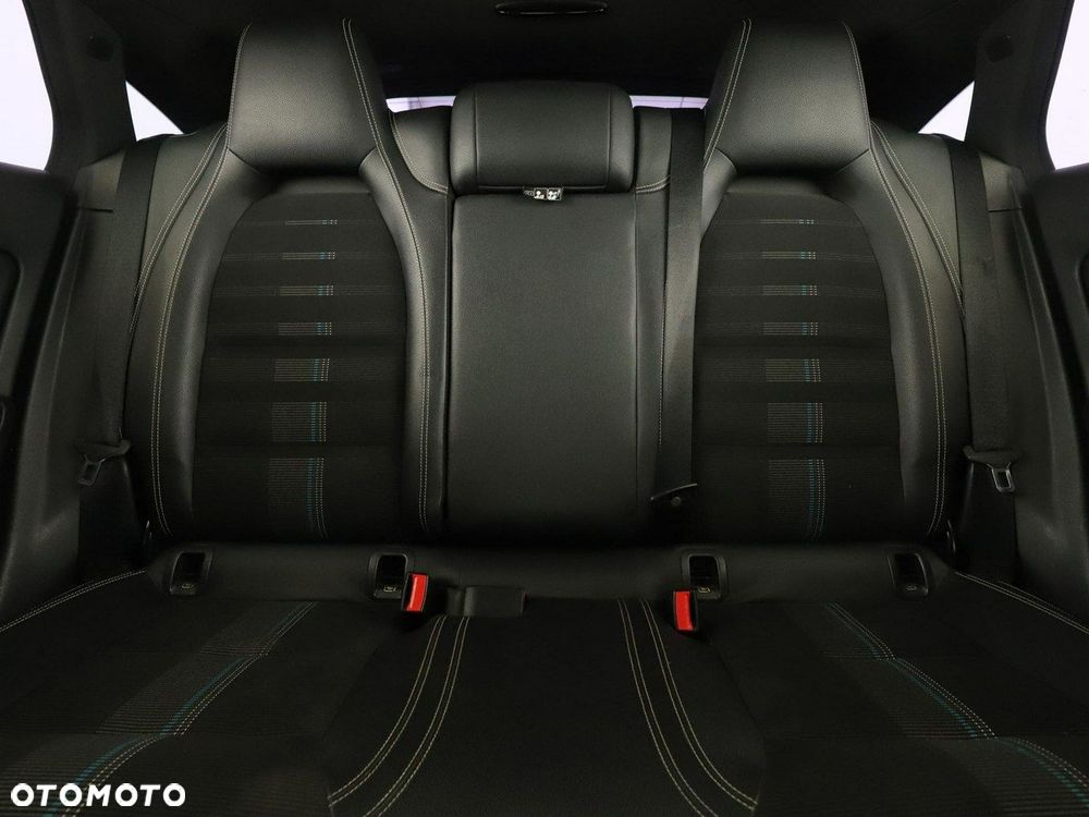 Mercedes-Benz CLA 180 7G-DCT Urban - 19