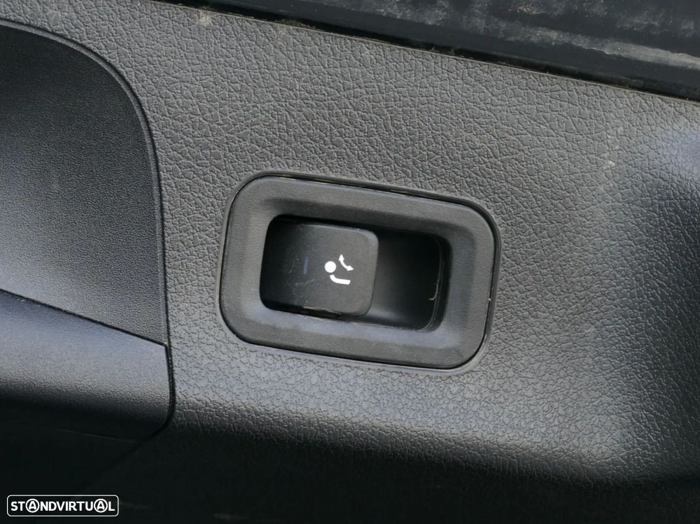 Mercedes-Benz CLA 250 e Shooting Brake AMG Line - 14