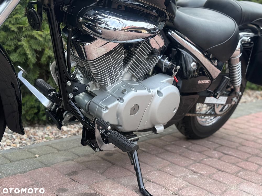 Suzuki Intruder - 10