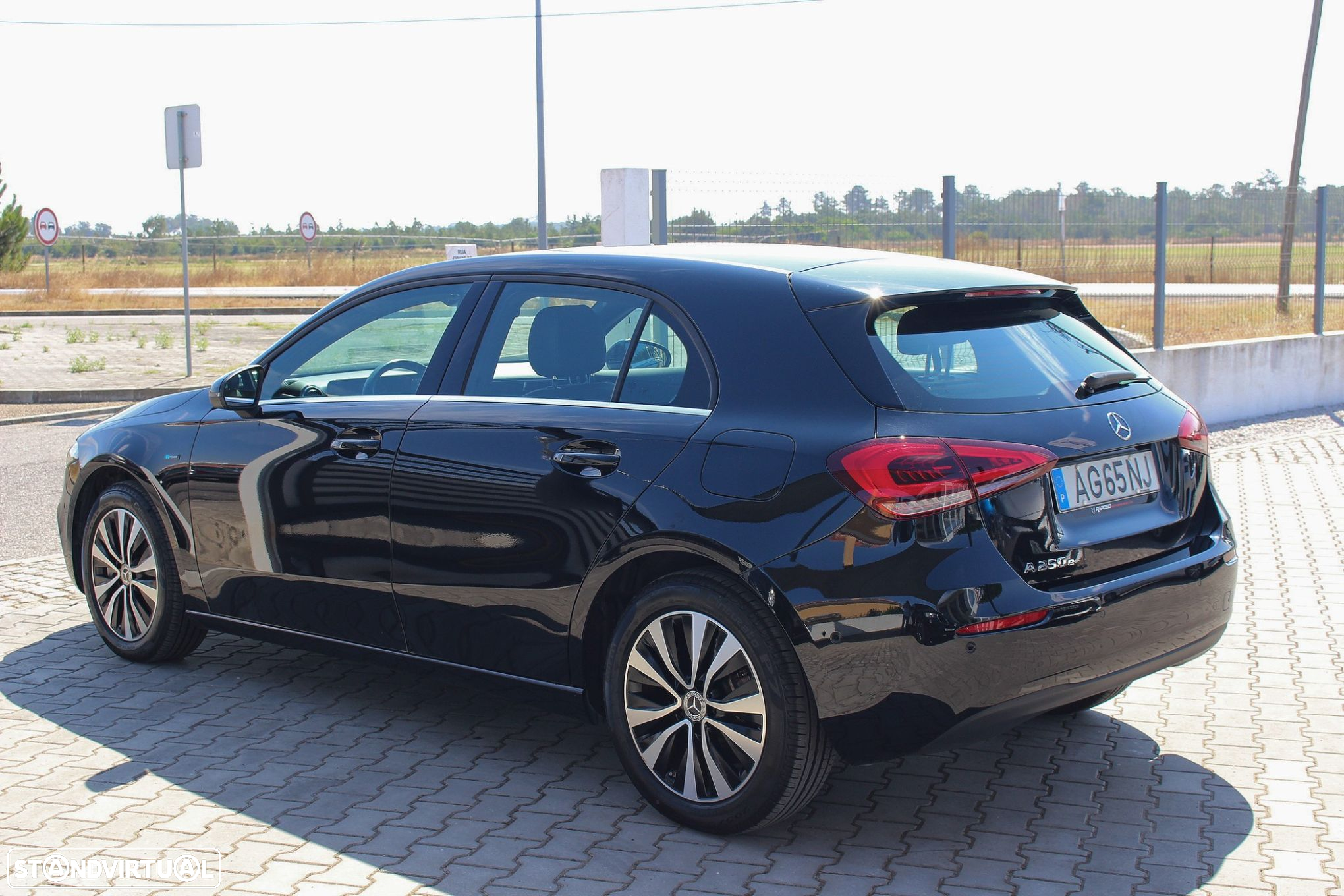 Mercedes-Benz A 250 e Style Plus - 14