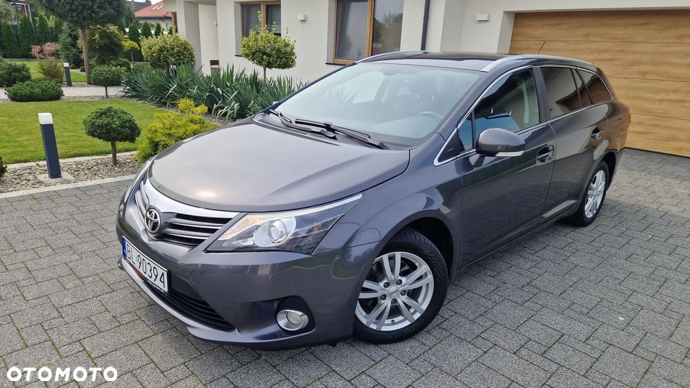 Toyota Avensis Combi 1.8 Executive - 24