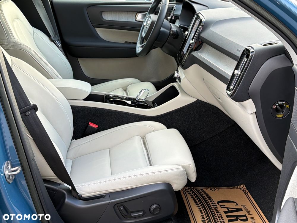 Volvo XC 40 B3 B DKG Ultra Black Edition - 9